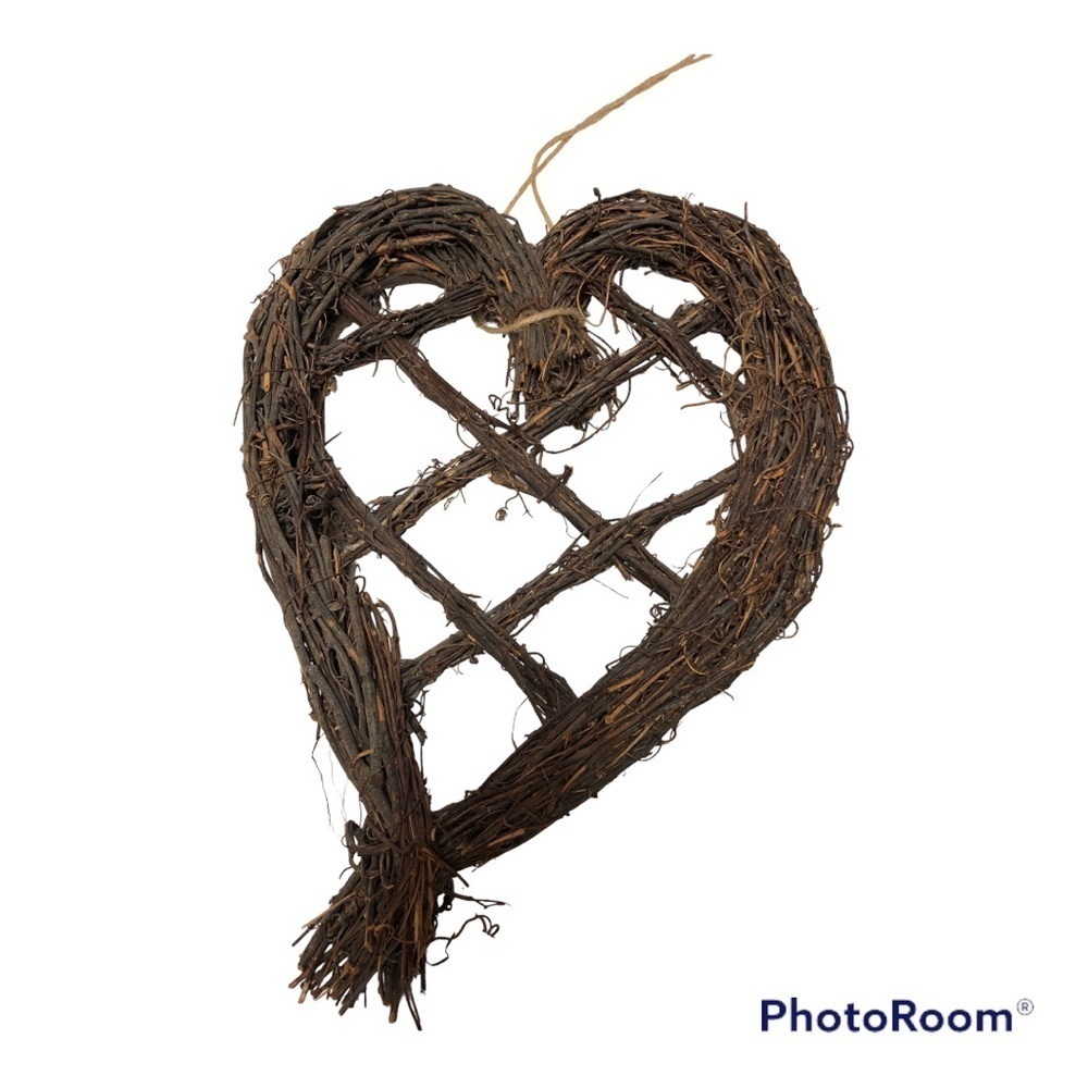 BEAUTIFUL GRAPEVINE HEART WREATH